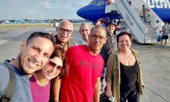 Escritores cubanos de la UNEAC en Tampa.