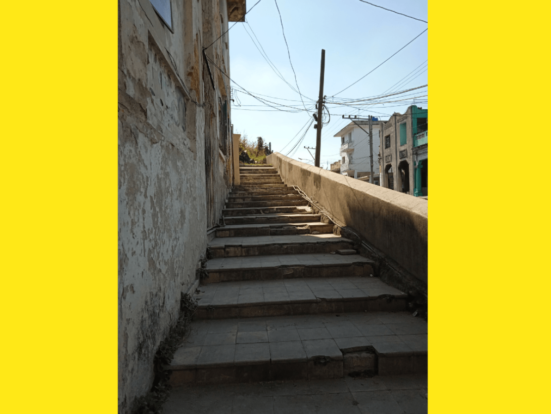 Escalera en la Calzada de Jesús del Monte en La Habana.