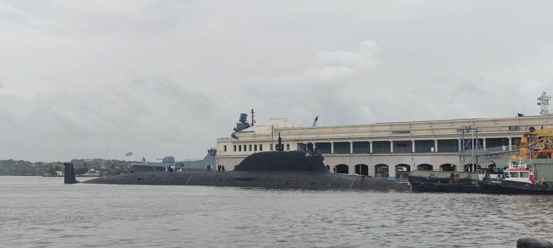 Submarino nuclear Kazan en la Bahía de La Habana.