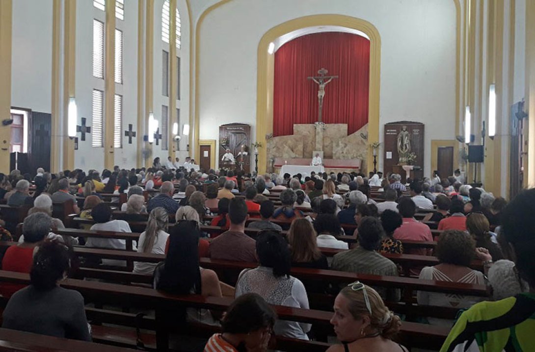 Comunidad religiosa en la catedral de San Eugenio de La Palma