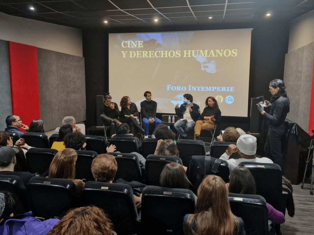Participantes del Foro y panelistas debaten sobre Cine y Derechos Humanos.
