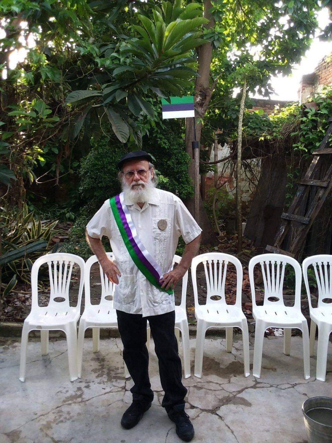 Rafael Almanza en el patio de su casa, 31-08-2019.