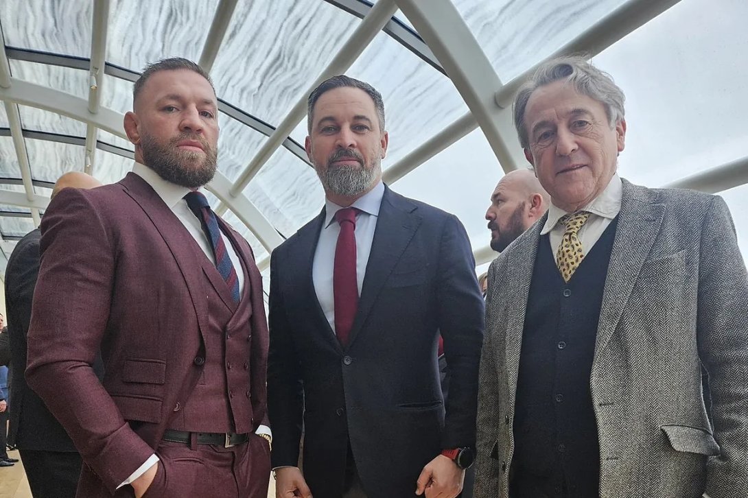 Conor McGregor, Santiago Abascal y Hermann Terch.