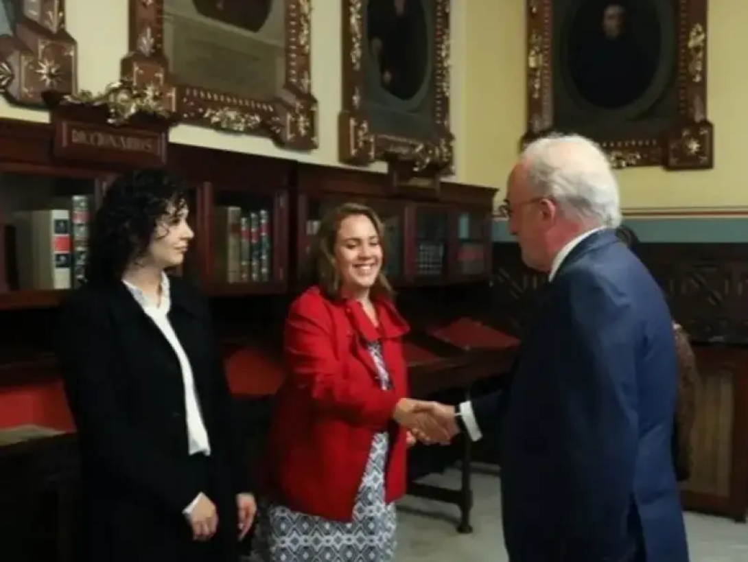 Nayara Ortega Someillán con el director de la Real Academia Española, Don Santiago Muñoz.