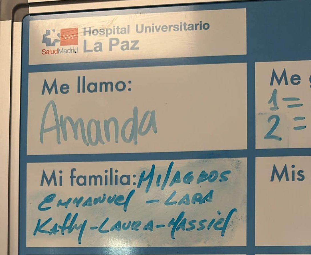 Pizarra de la niña Amanda Lemus en el hospital.