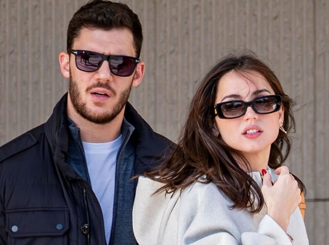 Ana de Armas junto a Manuel Anido Cuesta en Madrid.