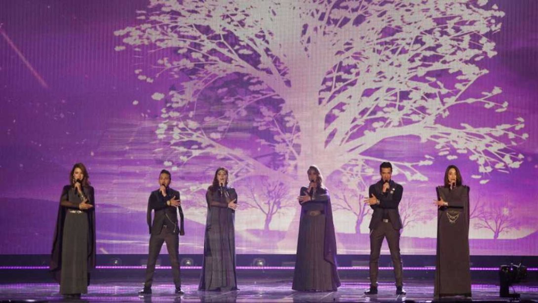 La banda Genealogy durante el Festival Eurovisión.