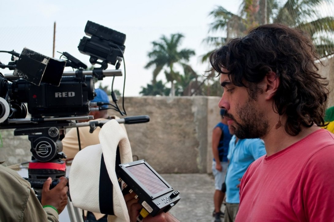 El realizador de cine Carlos Lechuga durante un rodaje.