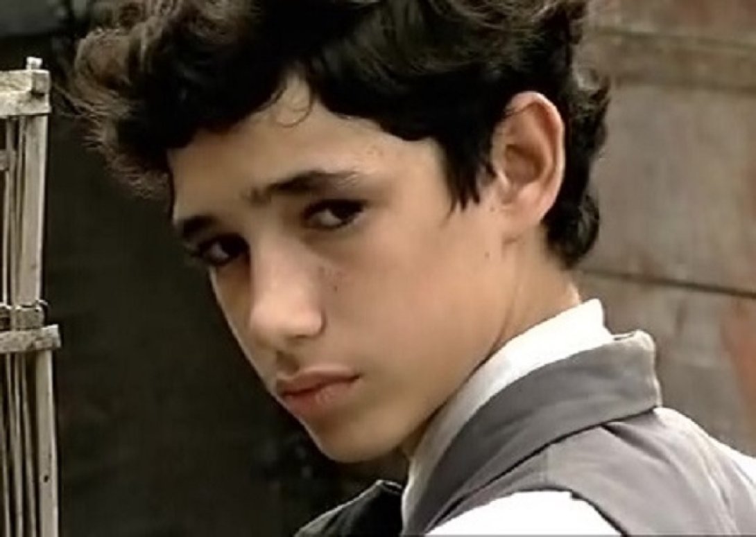 Damián Antonio Rodríguez como el Martí niño.