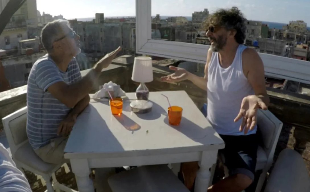 El cineasta cubano Juan Pin Vilar entrevista al músico argentino Fito Páez.