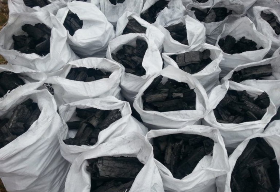 Sacos de carbón en Cuba.