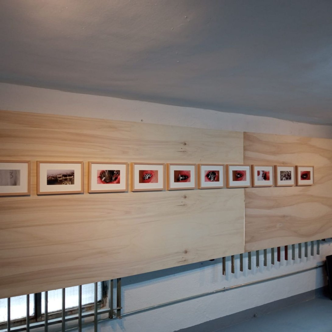 varios cuadros de la exposición "Nosotras", inaugurada el 12 de septiembre de 2023 en Madrid