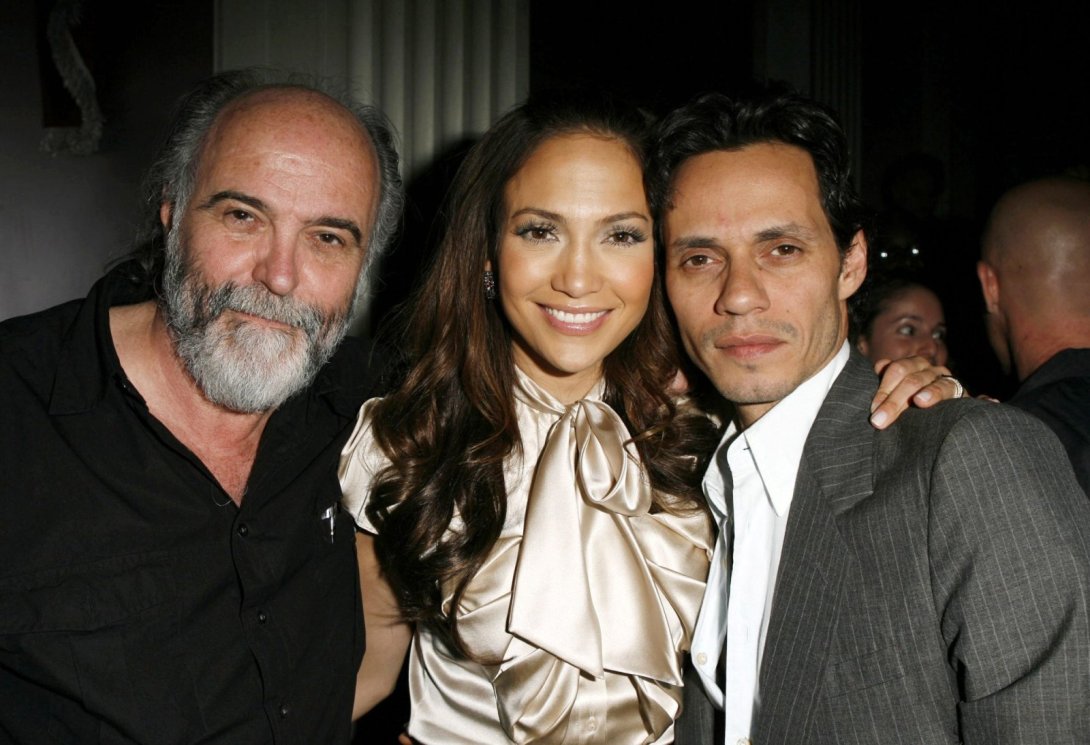 León Ichaso junto a Jennifer López y Marc Anthony.