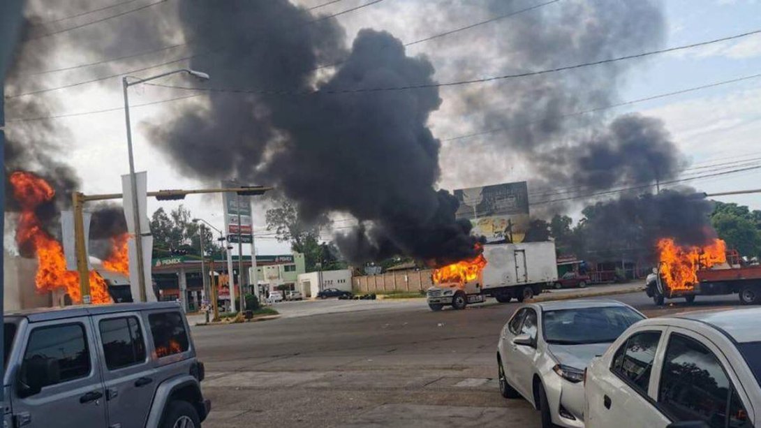 Narcotraficantes provocan caos en México tras la captura de uno de sus líderes.