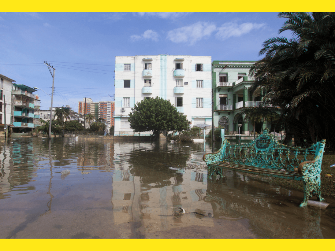 Paisaje urbano muestra una ciudad inundada.
