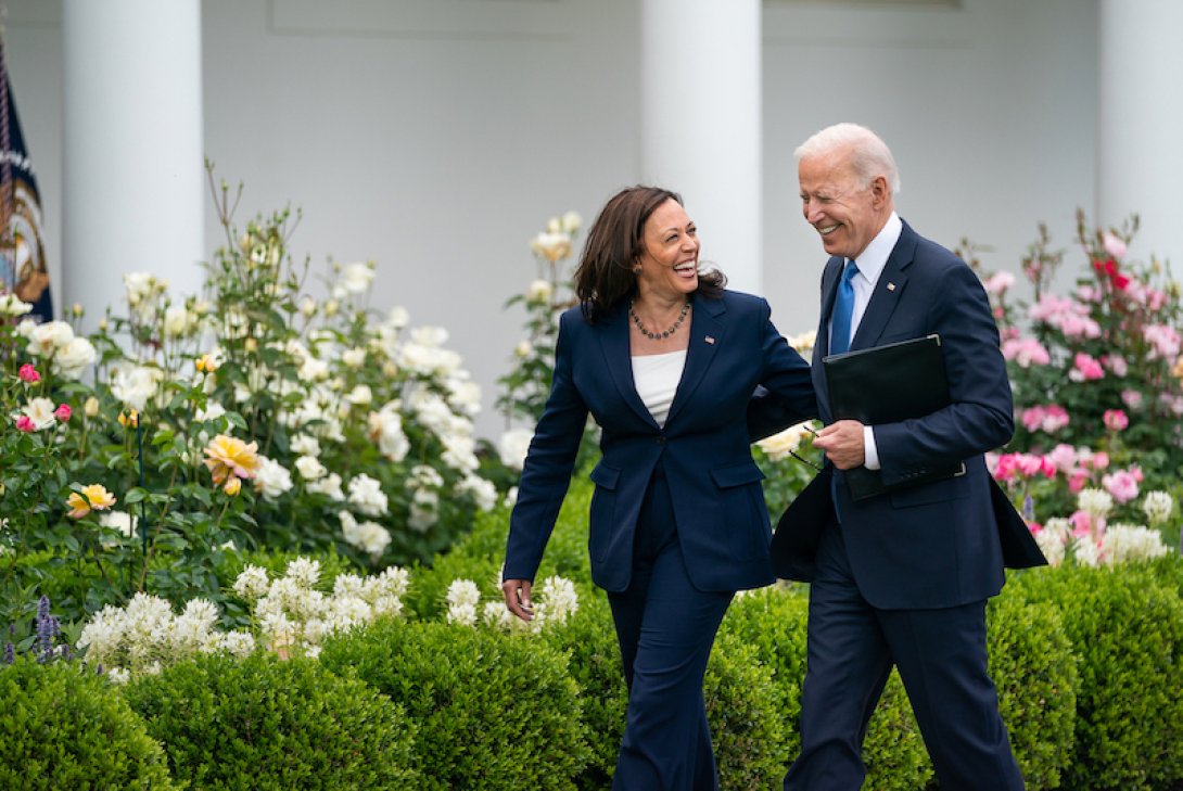 Kamala Harris junto a Joe Biden.