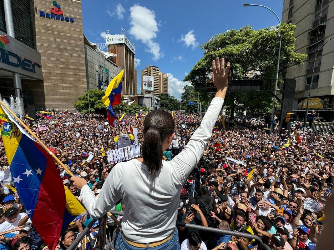 María Corina Machado se dirige a los manifestantes.