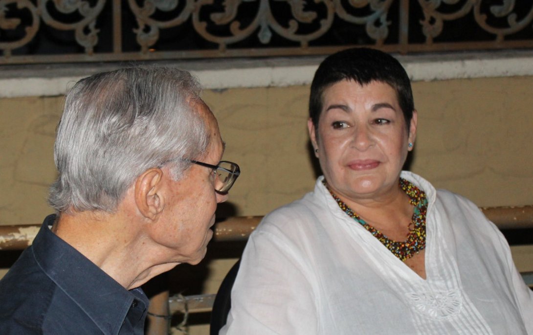 Poetas cubanos María Elena Cruz Varela y Ángel Cuadra.