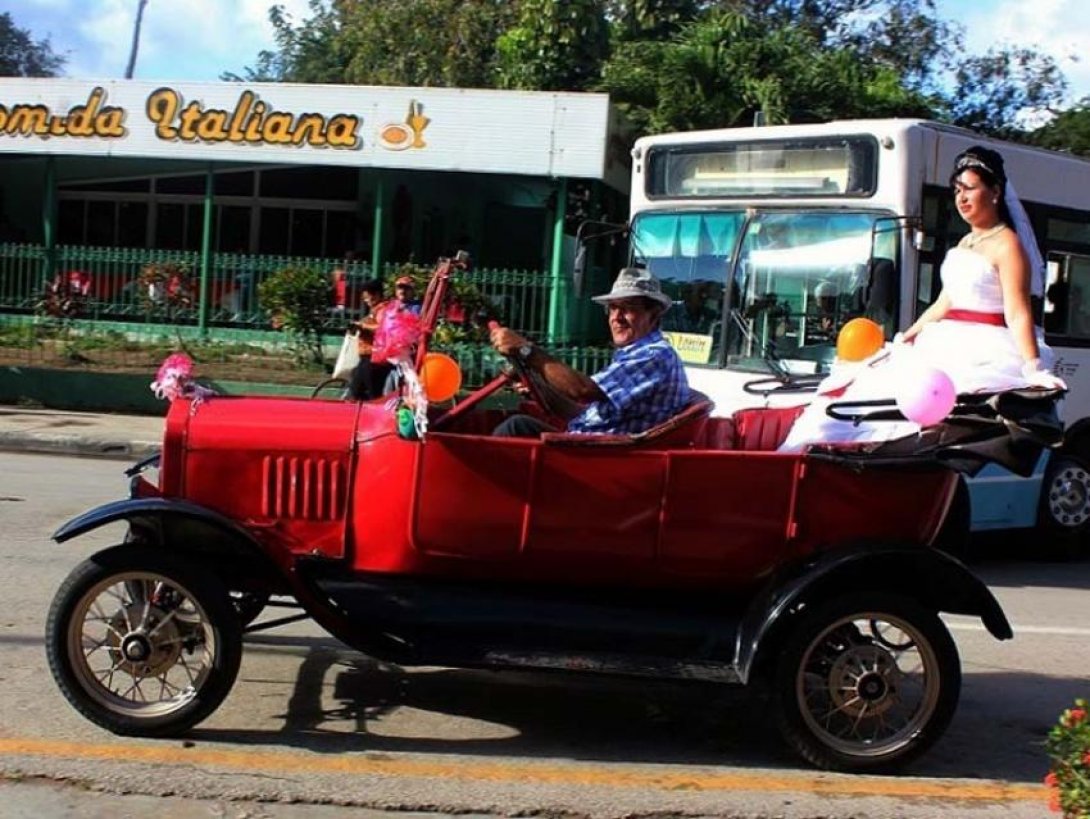 La poesía cubana actual escrita por mujer: rebeldía a través del etnos y la  orientación sexual