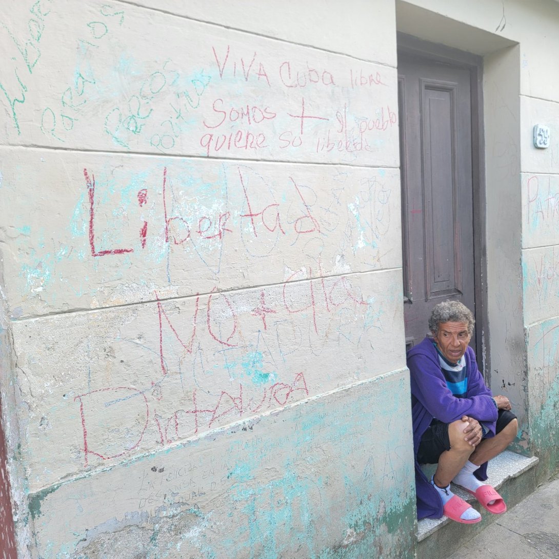 Casa de opositor Ricardo Vázquez con pintadas contra la dictadura