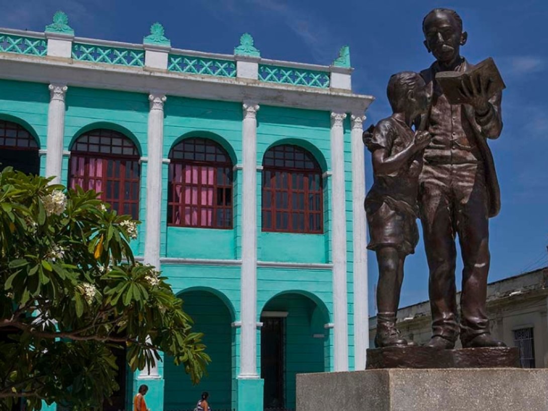 Estatua de José Martí en el Parque homónimo de Camagüey, Cuba.