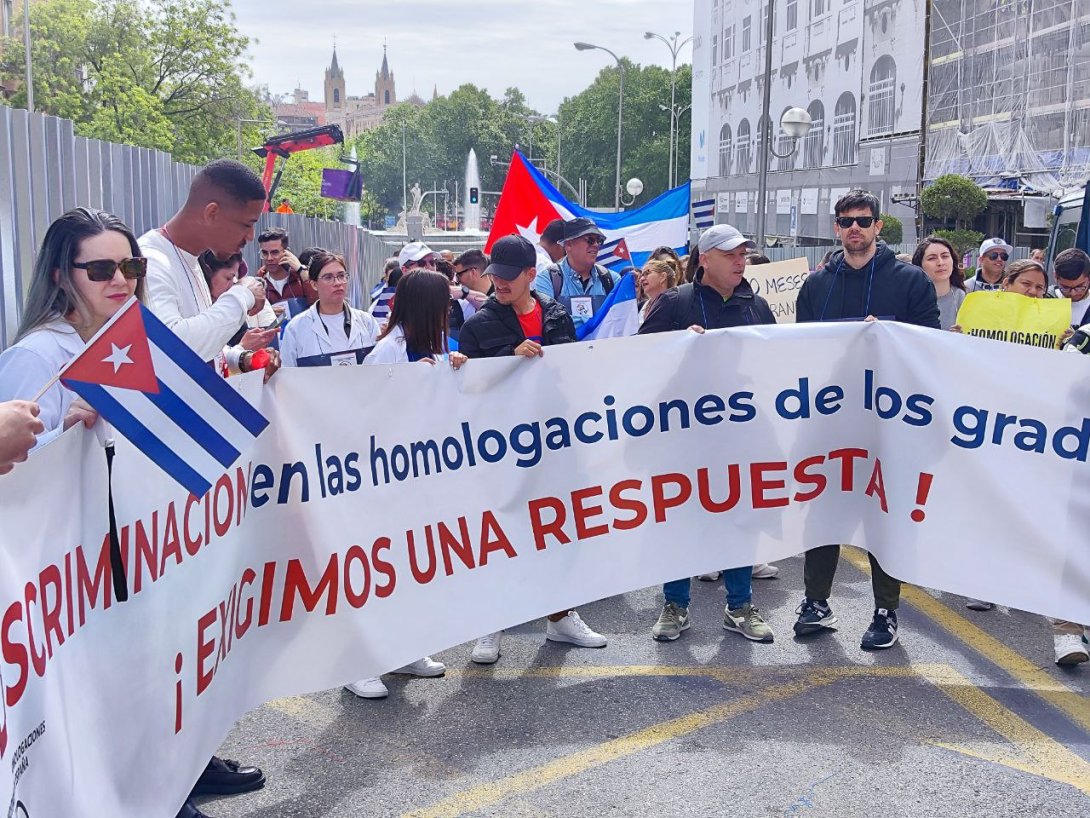 Manifestación de médicos cubanos y de otros países en Madrid.