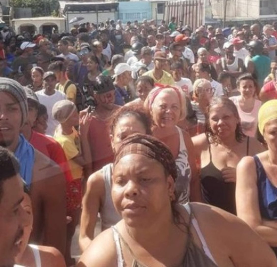 Mujeres manifestándose en Cuba, el 17 de marzo de 2024.