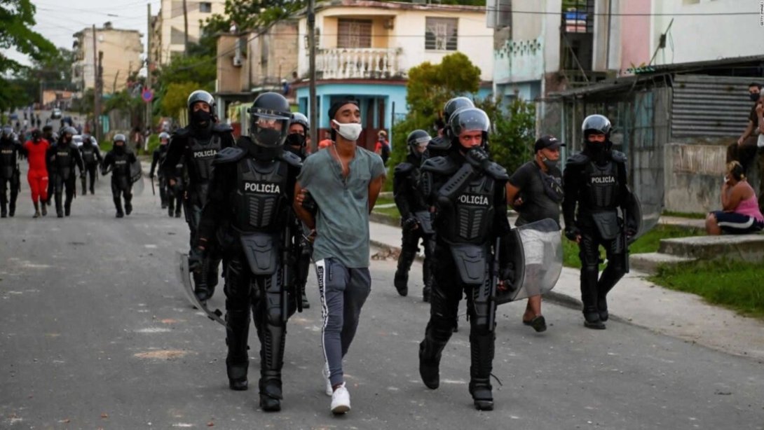 Represión policial en Cuba durante el 11 de julio de 2021.