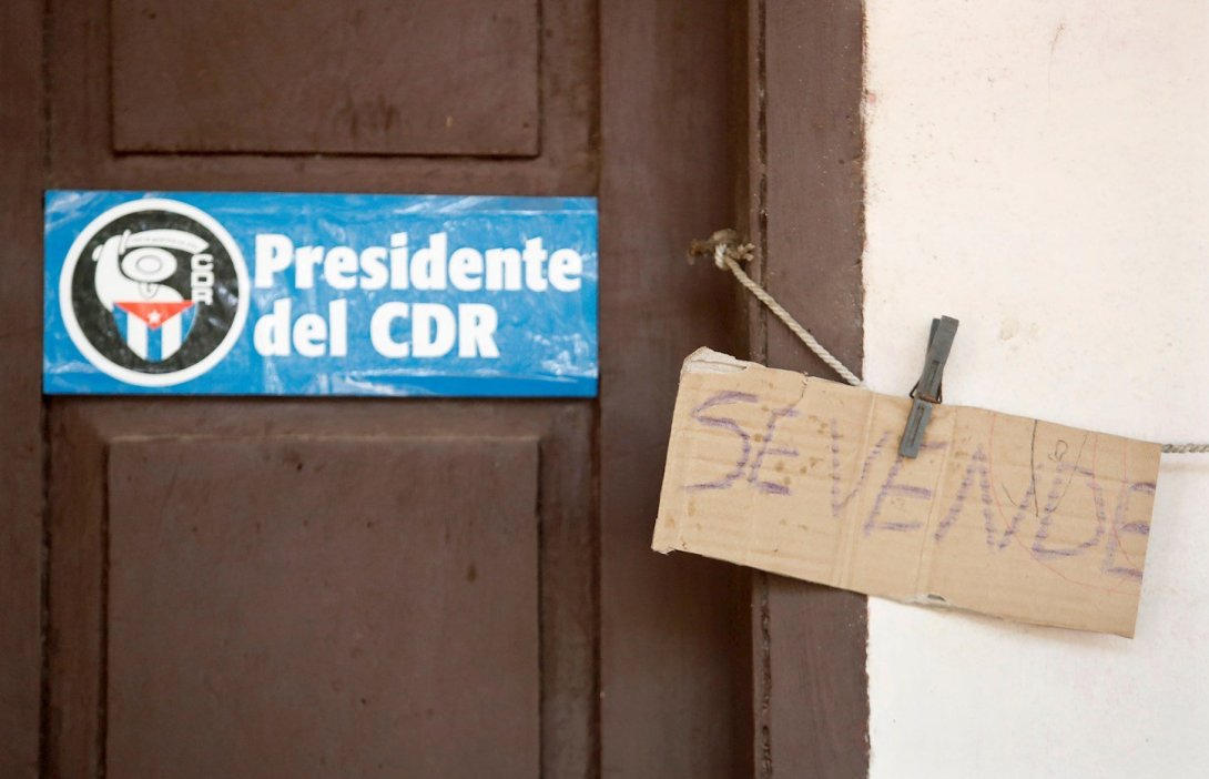 Cartel de "se vende" en Cuba