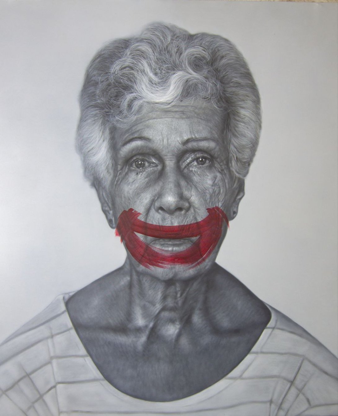 Obra de la serie "ID", de Abel Monagas Alfonso, anciana con sonrisa de pasayo