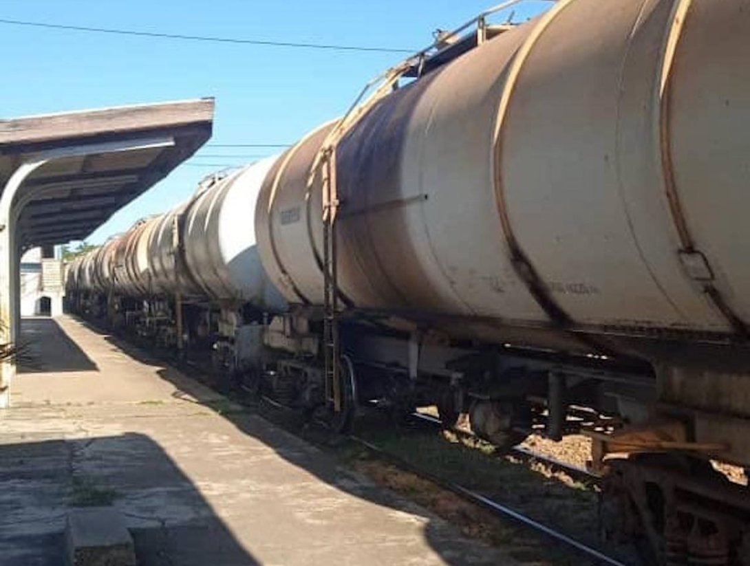 Tanques de petróleo transportador por el tren accidentado.