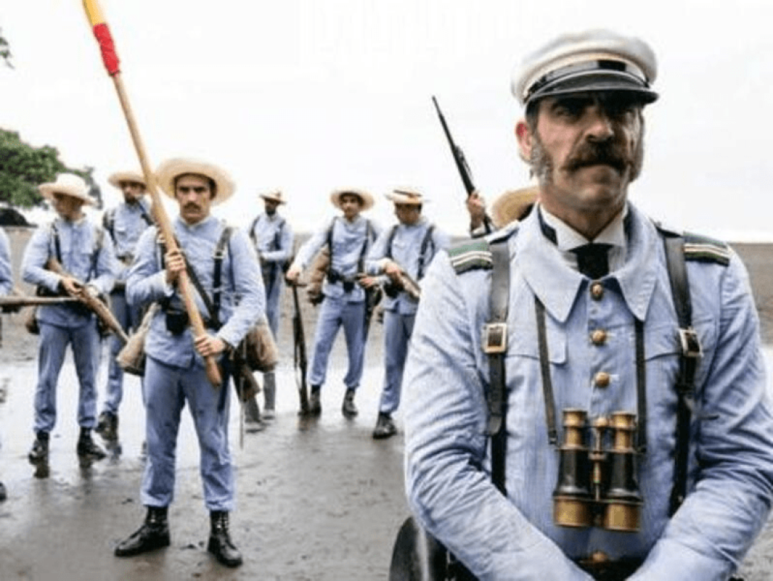Soldados en un fotograma de la película "Los últimos de Filipinas".
