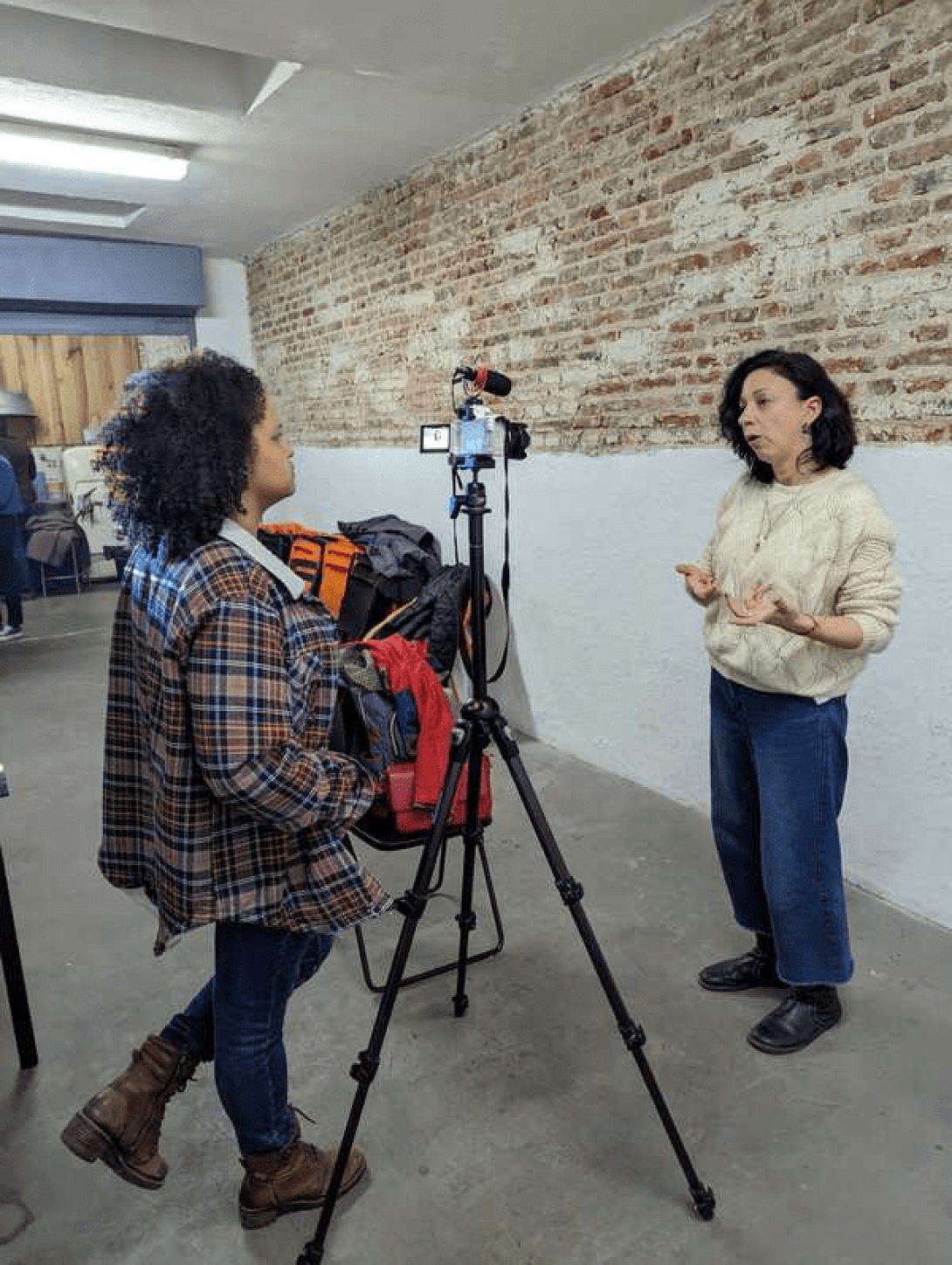 Yanelys Núñez entrevistando a Solveig Font.