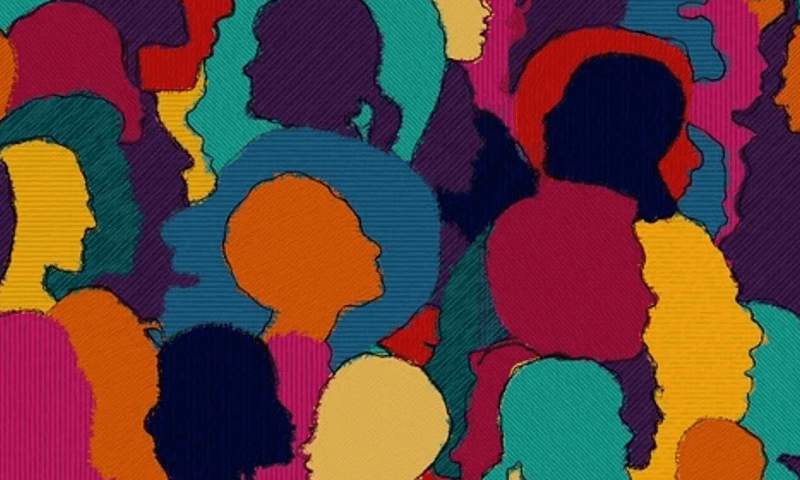Siluetas de personas con diferentes colores y formas.