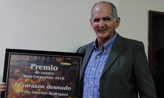 Félix Sánchez recibe el premio Alejo Carpentier