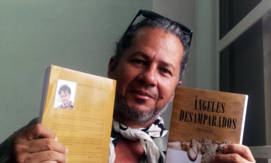 Rafael Vilches y su novela "Ángeles desamparados".