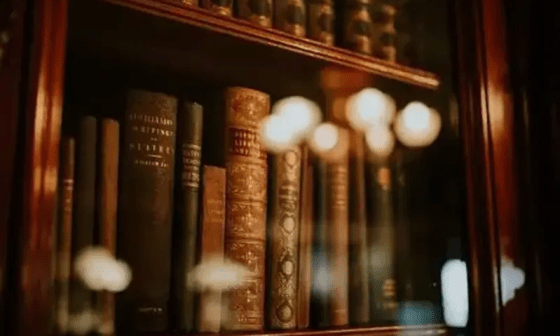 Luz sobre libros.