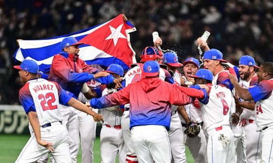 El conjunto cubano celebra el pase a semifinales en el Clásico Mundial de Béisbol tras vencer a Australia.