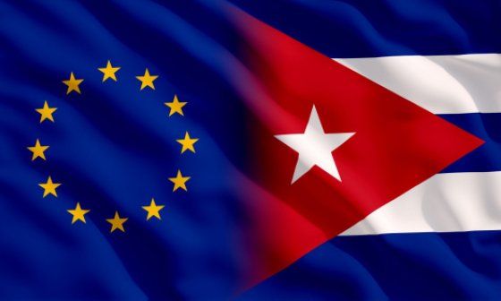 Banderas de la Unión Europea y Cuba