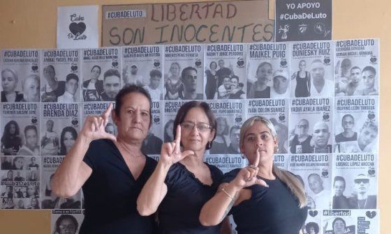 Integrantes de la organización Cuba de Luto.