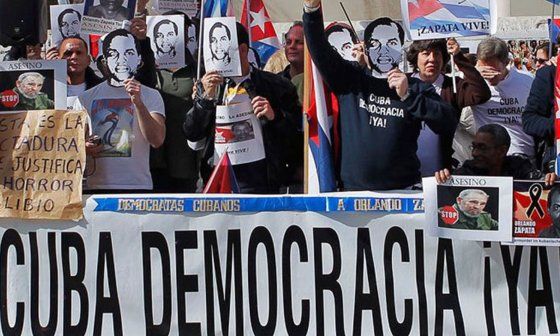 Manifestantes por la democracia en Cuba