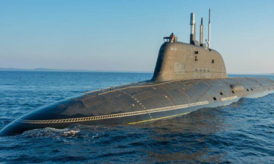 El submarino nuclear ruso K-561 Kazan, de la clase Yasen-M, navega hacia puerto cubano.