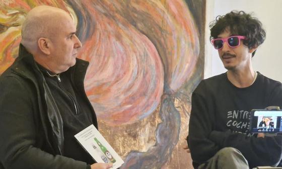 El escritor cubano Francis Sánchez y el artista visual Julio Llópiz-Casal.