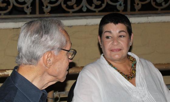 Poetas cubanos María Elena Cruz Varela y Ángel Cuadra.