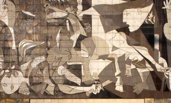 “Guernica” (1937), pintura de Pablo Picasso. Representa el bombardeo de la ciudad vasca de Guernica durante la Guerra Civil española, símbolo universal contra la violencia.
