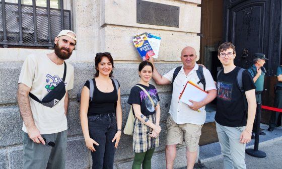 Miembros de Árbol Invertido y Alas Tensas en la sede de la Comunidad de Madrid.