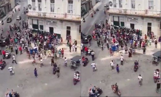 Cubanos protestan el 11 de julio en la esquina de San Lázaro y San Nicolás, en La Habana.