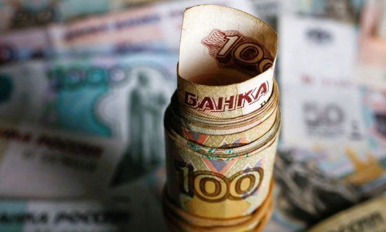 Rublos enrollados encima de otros rublos