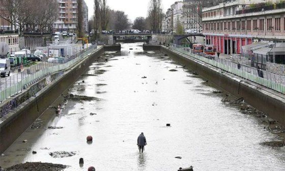Canal Saint Martin en París después de ser drenado