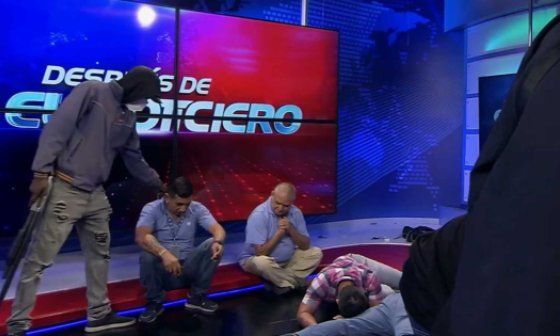 Pandilleros secuestran a periodistas de un canal televisivo en Ecuador.